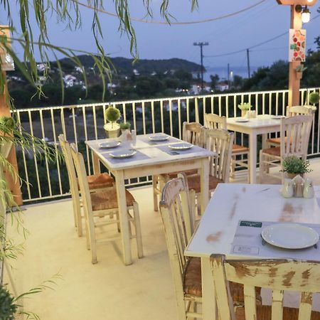 Zorbas Family House Hotell Troulos Eksteriør bilde