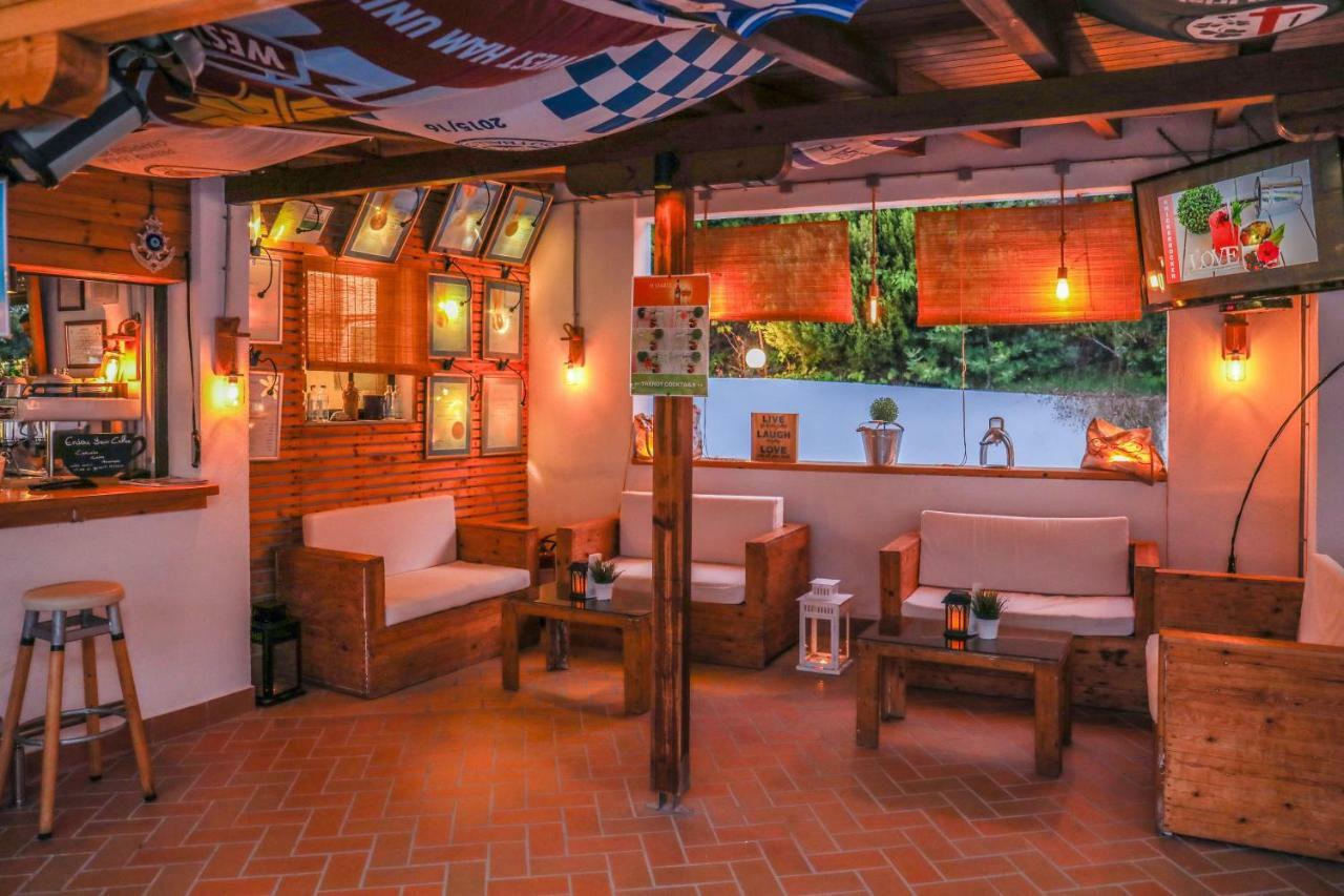 Zorbas Family House Hotell Troulos Eksteriør bilde