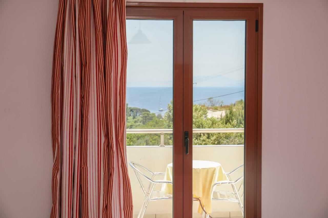 Zorbas Family House Hotell Troulos Eksteriør bilde